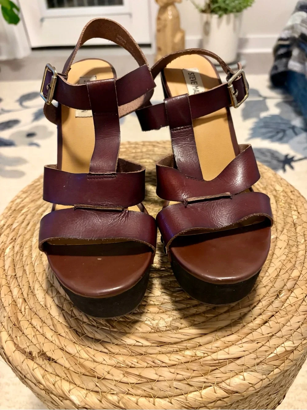 N/A burgundy platform